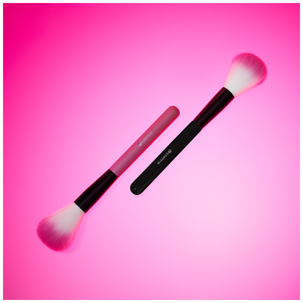 essence New is makeup – Black Pink Powder Colour-Changing Brush the
