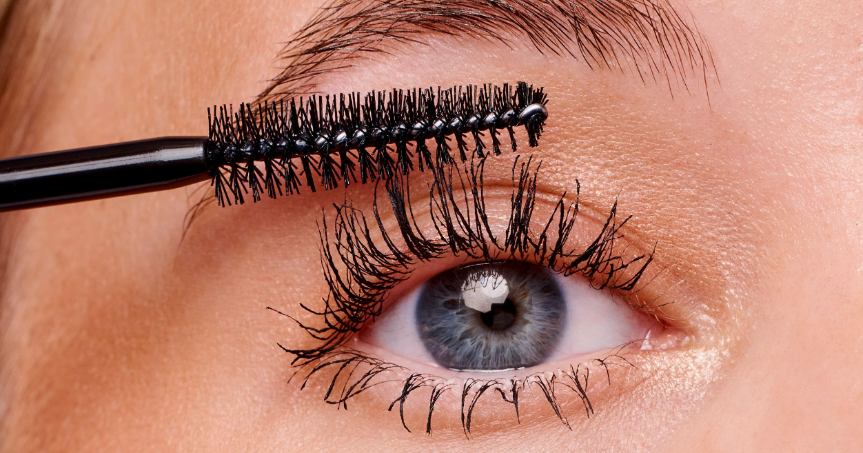 How To Apply Mascara For Longer Eyelashes
