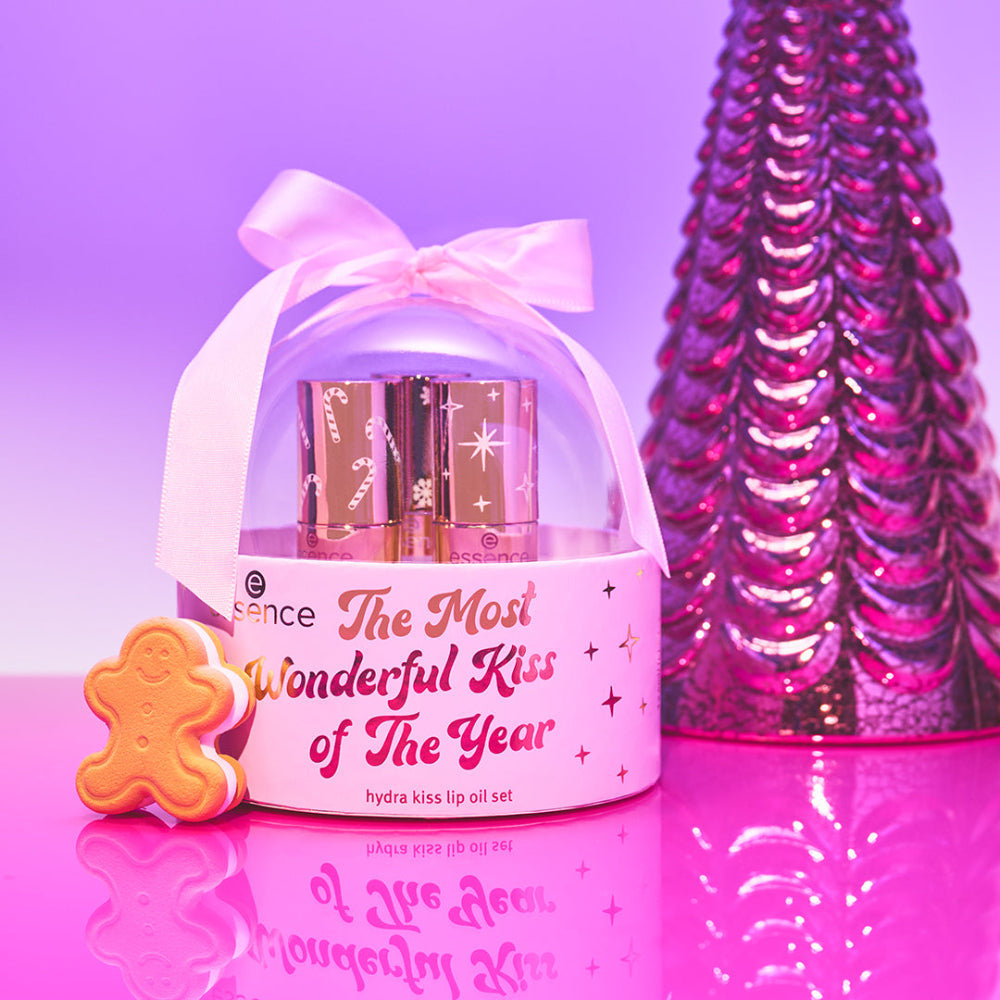 The most wonderful kiss of the year - 3 lip oils in a beautiful set